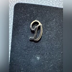 Fashion Jewelry Gold Script Letter 'D' Brooch Pin